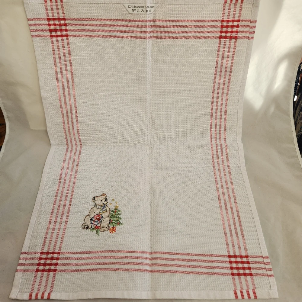 2 Embroidered Teddy Bear Christmas Tree Kitchen Hand Towels